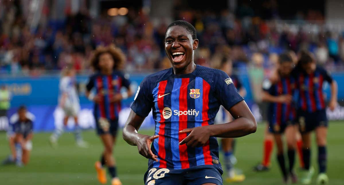 Asisat Ohsoala celebra un gol con el Barcelona femenino.