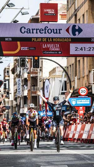 Charlotte Kool, ganadora de la segunda etapa de La Vuelta Femenina by Carrefour.es  UNIPUBLIC / CHARLY LÓPEZ