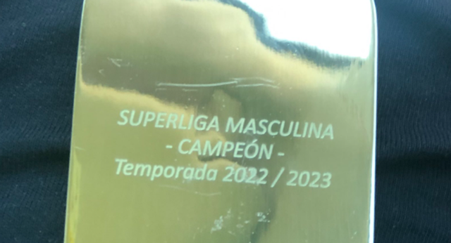 Las campeonas de la liga española femenina… recibieron la medalla de la masculina