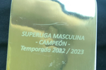 Las campeonas de la liga española femenina... recibieron la medalla de la masculina
