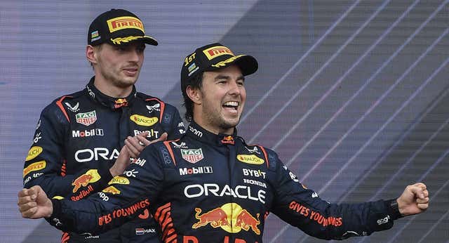 Sergio Pérez presenta su candidatura al título y en Red Bull no le cortan las alas… todavía