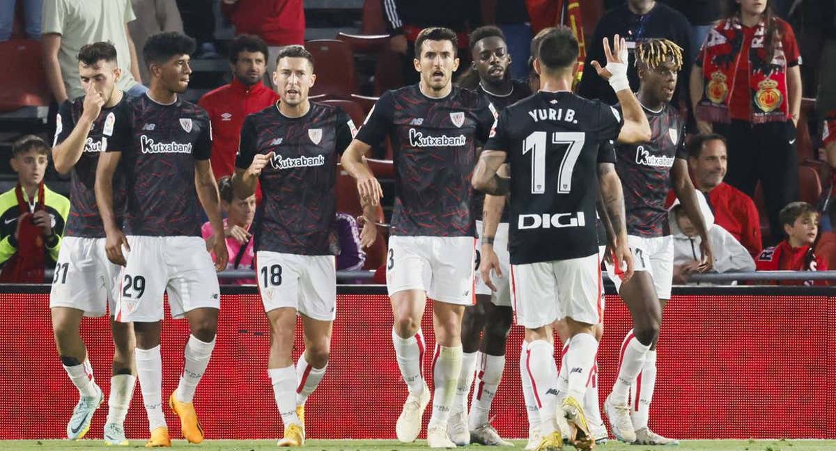 Los jugadores del Athletic celebran el último empate ante el Mallorca.