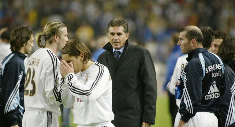 Carlos Queiroz, junto a Beckahm, Zidane, Salgado y Juanfran en la final perdida contra el Real Zaragoza en Montjuïc.