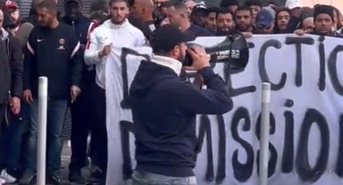 Los ultras del PSG, contra Messi o Al Khelaifi./