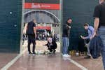Luto, velas y un silencio sólo roto por el 'chof': el homenaje en el Stark Arena a las víctimas del tiroteo