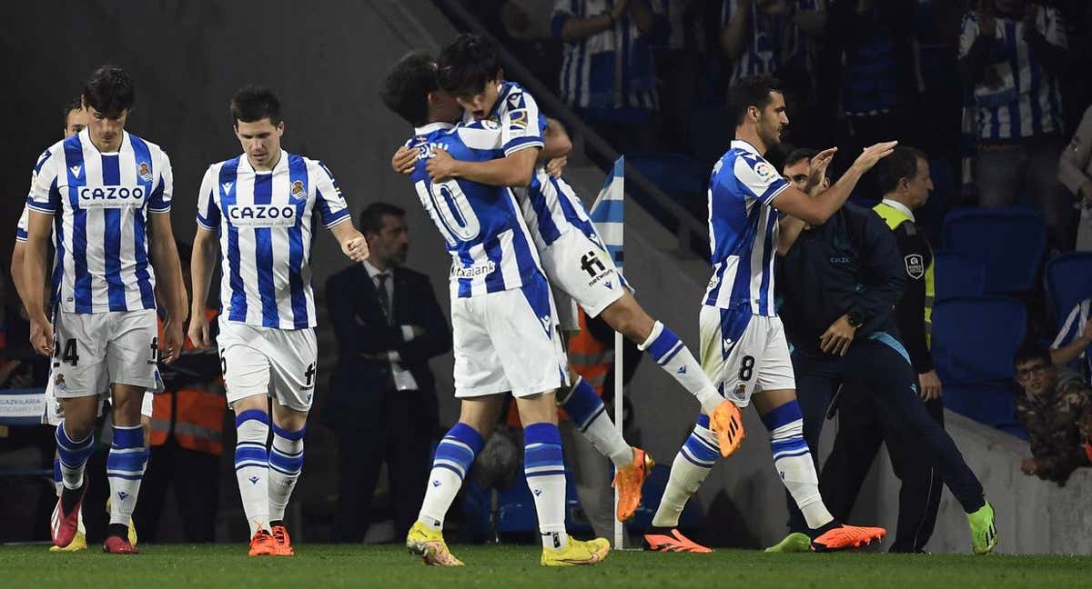 Oyarzabal y Kubo celebran el gol del japonés ante el Real Madrid.