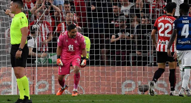 Claudio Bravo devuelve la confianza a Pellegrini