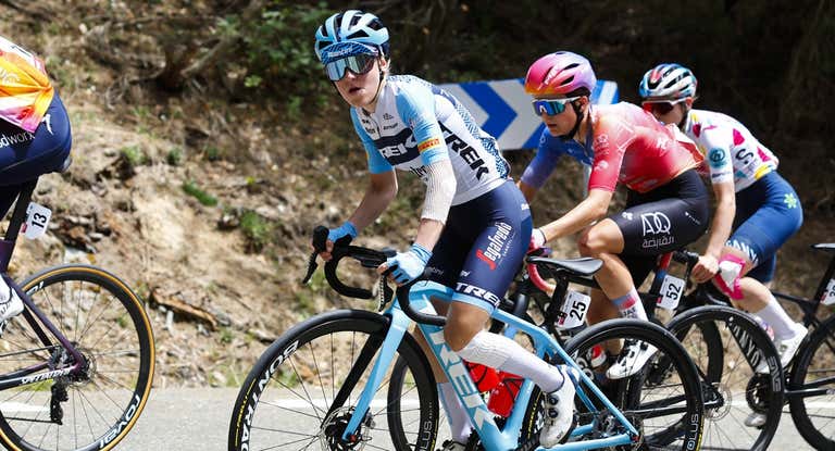 Gaia Realini, durante una ascensión de La Vuelta Femenina by Carrefour.es.