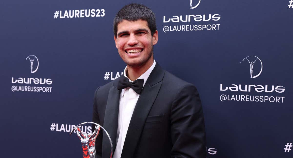 Rafa Nadal con su premio Laureus en el año 2021.