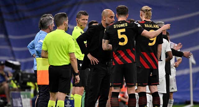Los cinco cambios llegaron para quedarse pero Guardiola los omite