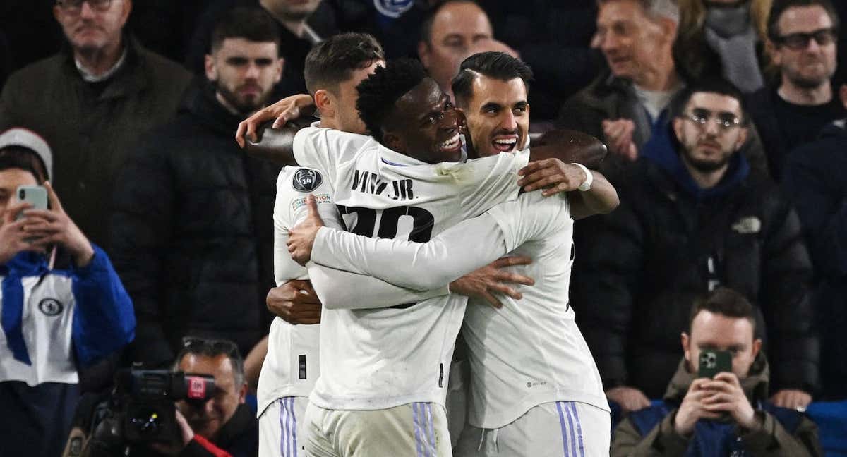 Los jugadores del Real Madrid celebran un gol contra el Chelsea en cuartos de final de la Champions actual.
