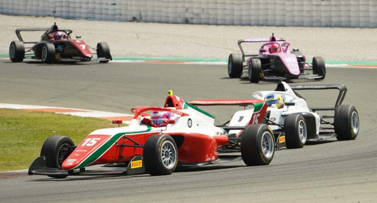 Marta García abordo de su Prema Racing con el número 15./CIRCUIT RICARDO TORMO