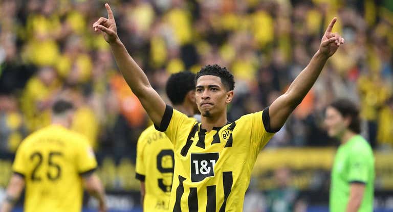 Bellingham celebra uno de sus goles con el Dortmund.