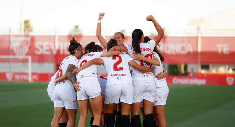 Las jugadoras del Sevilla celebran un gol ante el Barça en el Jesús Navas.