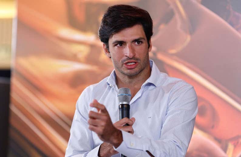 Sainz y Ferrari no descansan para cambiar de rumbo: “La fábrica está completamente volcada”