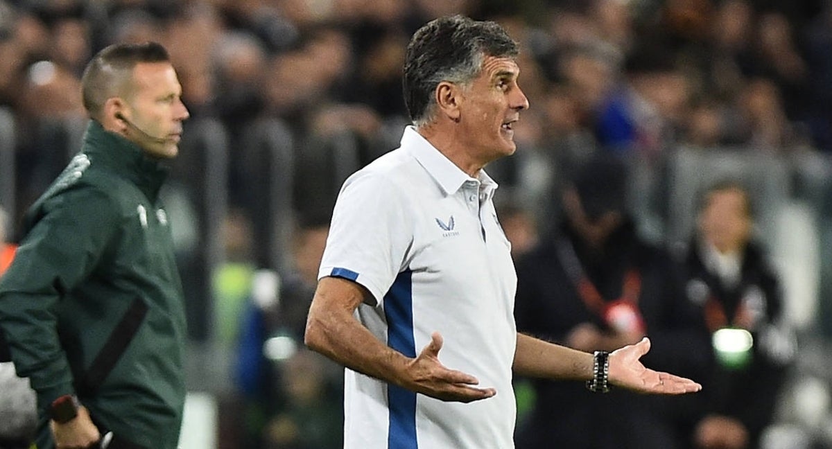 José Luis Mendilibar gesticula durante el partido ante la Juventus.