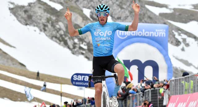 Davide Bais conquista el Gran Sasso y Andreas Leknessund mantiene el rosa