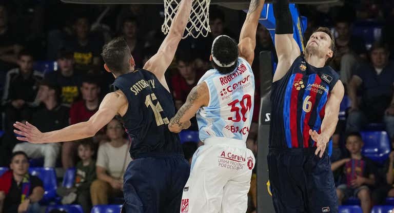 Jan Vesely, en un salto antes de retirarse lesionado.