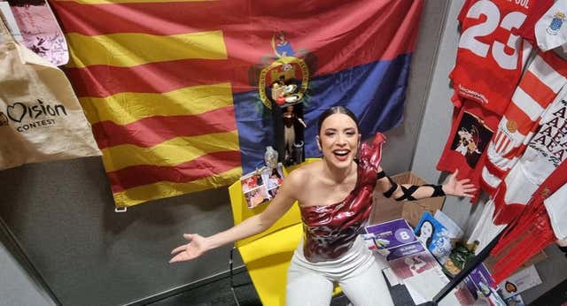¿Cómo acabó la bufanda de un equipo de Segunda regional con Blanca Paloma en Eurovisión?