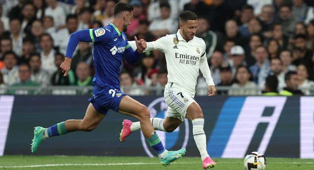 130 días después… Hazard salió del fondo del armario
