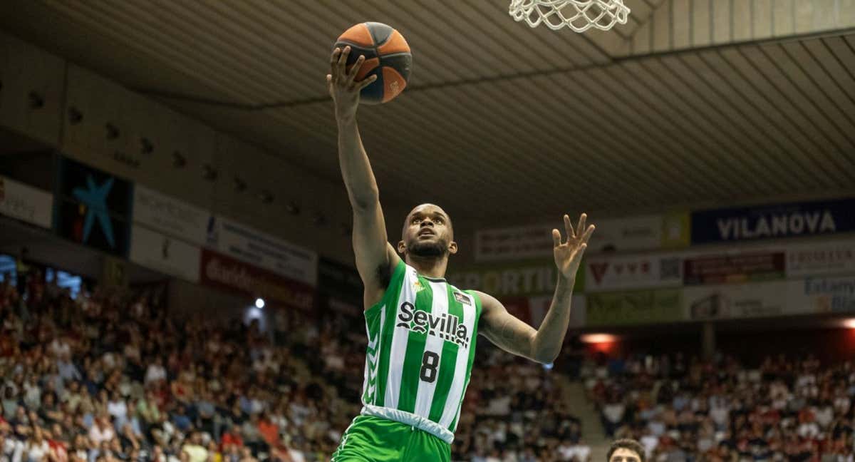 Jean Montero, el día que hizo historia como uno de los más jóvenes en hacer más de 20 puntos y 10 asistencias. /ACB PHOTO/S. GERONÉS