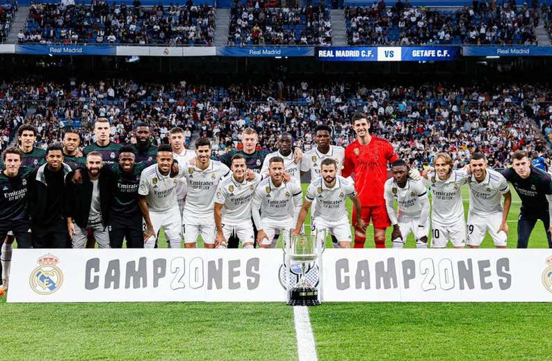 Pasillo del Getafe al Madrid... y foto de honor sin Alaba ni Benzema