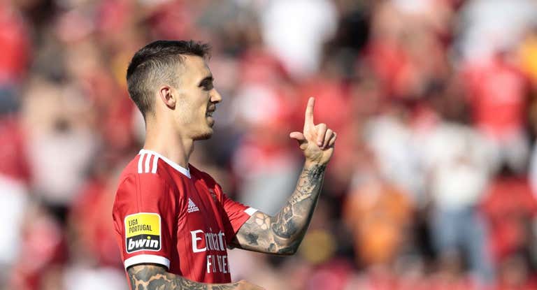 Grimaldo celebra un gol con el Benfica.