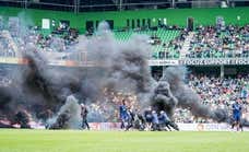 Las gradas manchan el renacer del fútbol en los Países Bajos: suspendido el Groningen - Ajax