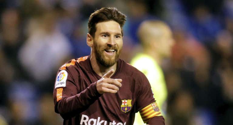Leo Messi celebra uno de los tres goles que anotó en 2018 en Riazor.
