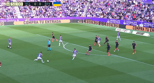 Lío mayúsculo en Pucela: Ortiz Arias pita el descanso un segundo antes del gol del Valladolid