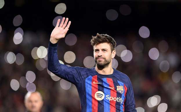 Gerard Piqué, en el momento de despedirse del Camp Nou.  EFE