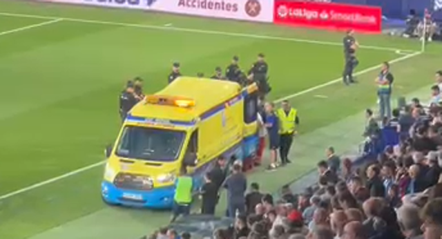 El Levante-Ibiza se retrasó 15 minutos por la atención médica a un aficionado