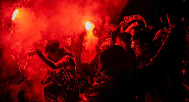 Los aficionados del Barcelona durante la celebración en Canaletas.