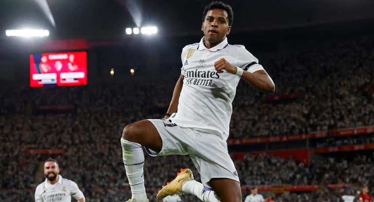 Rodrygo celebra su segundo gol en la final de la Copa del Rey.