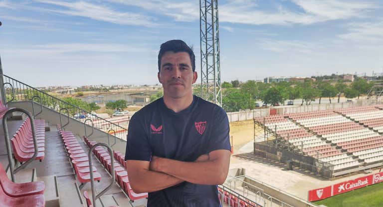 Acuña posa para Relevo en la ciudad deportiva.
