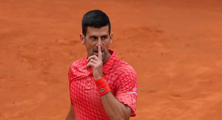 Novak Djokovic se enfadó con Cameron Norrie después de que le diera un pelotazo.