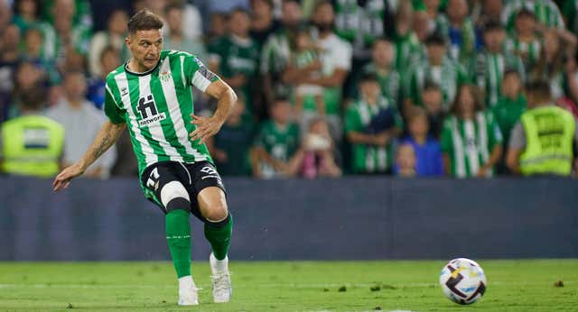 Joaquín disfruta, asiste y se gana el abrazo de Pellegrini