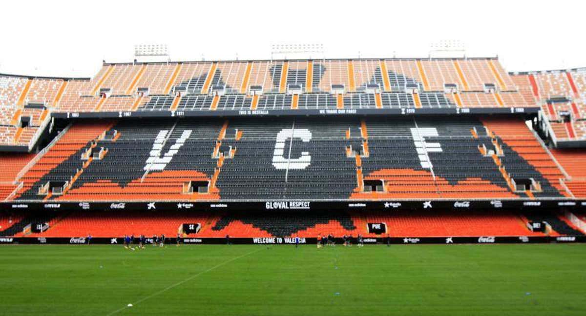 Mestalla visto a ras del verde.