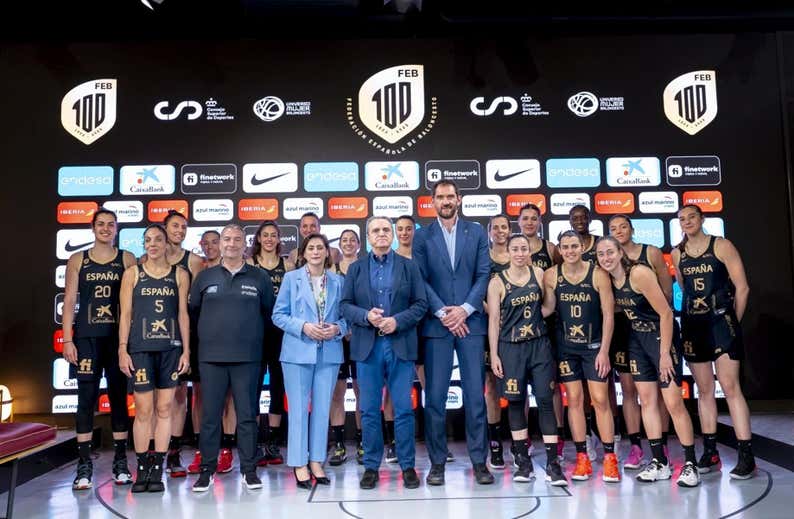 Empieza el viaje de la nueva Familia rumbo al Eurobasket