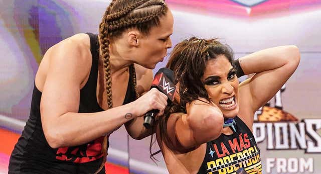Ronda Rousey apunta a los títulos por parejas en su regreso a Raw
