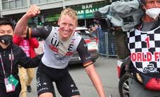 Ackermann gana con 'foto finish' y Thomas sigue de rosa