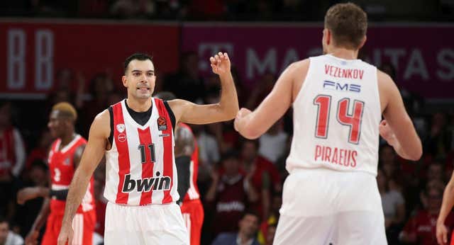 Sloukas y Vezenkov vs Mike James, la batalla total en el otro lado de la Final Four
