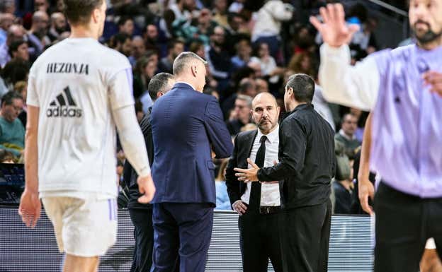 Los dos entrenadores durante un partido de Euroliga. Getty Images