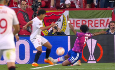 El Sevilla, indignado con el VAR: “No hay discusión, es penalti”