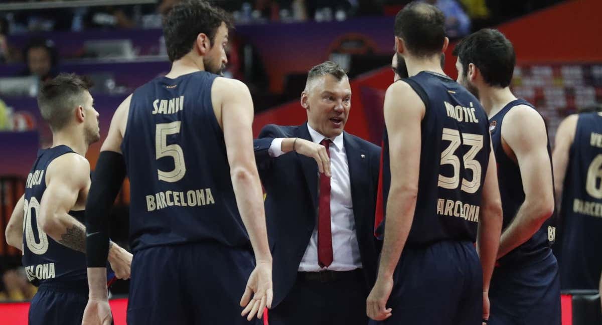 Sarunas Jasikevicius da instrucciones durante el partido ante el Real Madrid./AFP