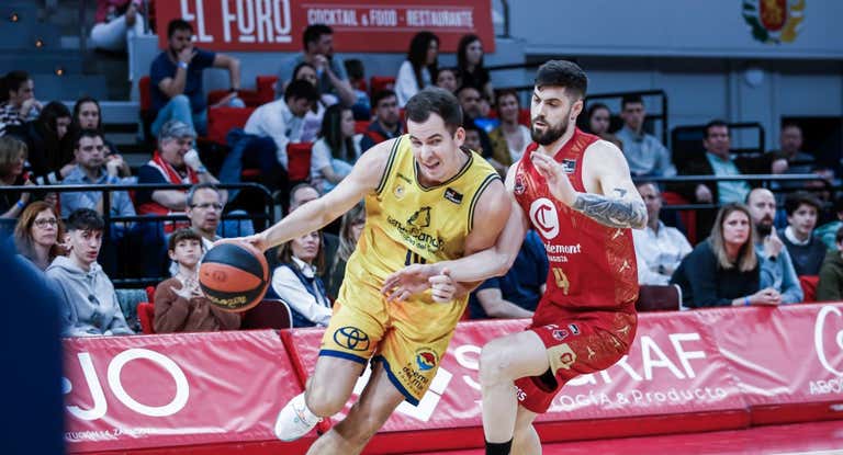 Miquel Salvó durante un partido ante Zaragoza.