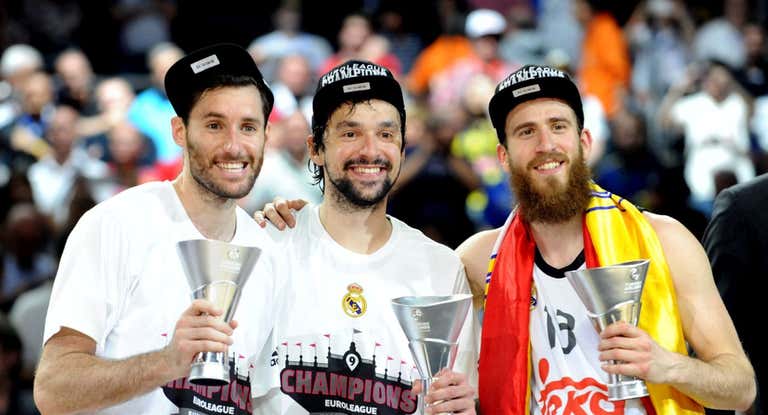 Rudy, Llull y El Chacho tras conquistar la Euroliga en 2015.