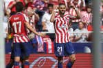 Carrasco, Saúl y Correa hacen felices a los niños