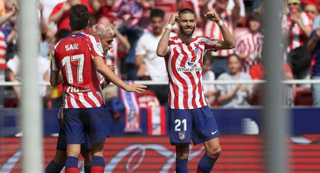 Carrasco, Saúl y Correa hacen felices a los niños