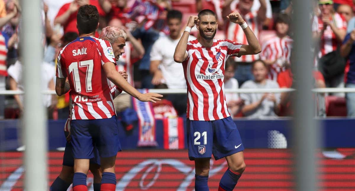 Carrasco celebró el 1-0 del partido junto a Griezmann y Saúl en el Metropolitano.